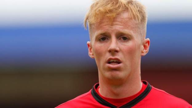Blackpool sign Charlton's Kirk on loan