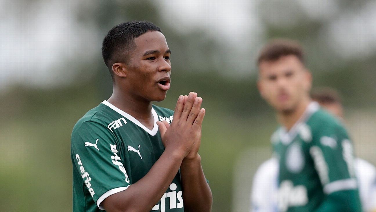 Endrick, 15, signing first pro deal with Palmeiras