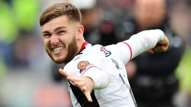Luton sign McAtee and loan him back to Grimsby