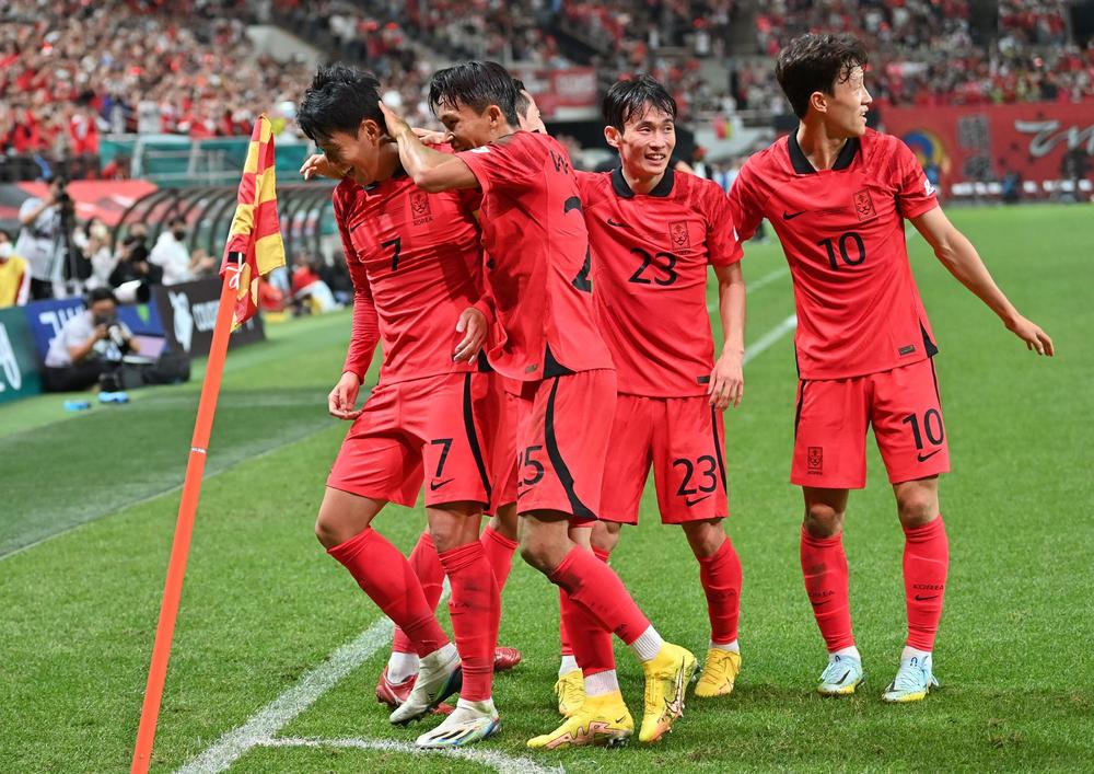 World Cup 2022: BBC's Chris Sutton predicts South Korea win against Ghana in second group match